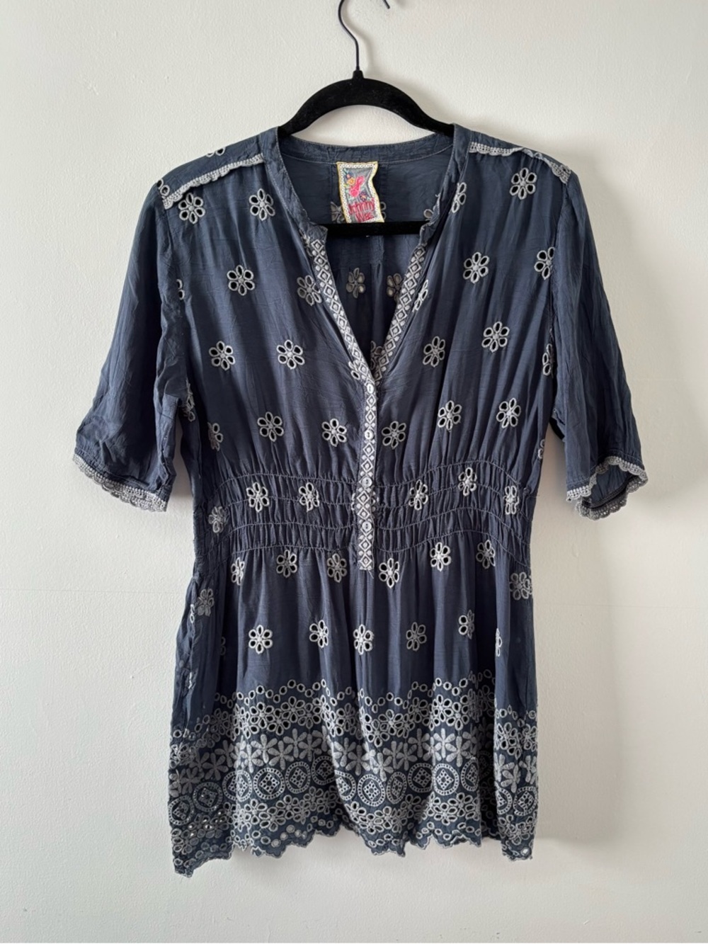 Johnny Was Floral Embroidered Peasant Blouse Scrunch Scallop Hem Babydoll Blue